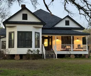 Photo 2 - Adelines Bed and Breakfast
