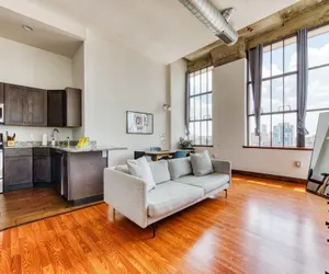 Photo 2 - Sosuite 2BR Penthouse w W D Gym On-site Bar