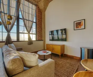 Photo 3 - Sosuite 1BR Penthouse w W D Gym On-site Bar