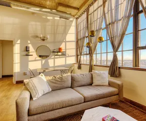Photo 2 - Sosuite 1BR Penthouse w W D Gym On-site Bar