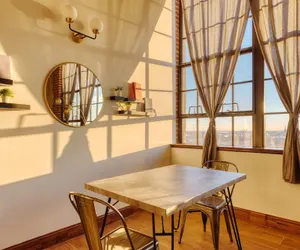 Photo 4 - Sosuite 1BR Penthouse w W D Gym On-site Bar