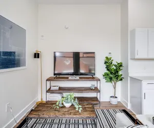 Photo 4 - Sosuite 1BR Apt w W D Gym Lounge Park View