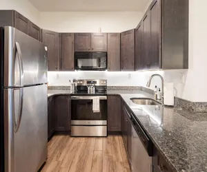 Photo 2 - Sosuite 2BR Apt w W/d, Gym, On-site Restaurant