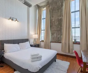 Photo 3 - Sosuite 2BR Penthouse w W D Gym On-site Bar