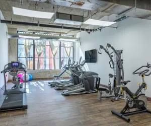 Photo 5 - Sosuite 2BR Penthouse w W D Gym On-site Bar