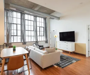 Photo 3 - Sosuite 2BR Apt w W/d, Gym, On-site Restaurant