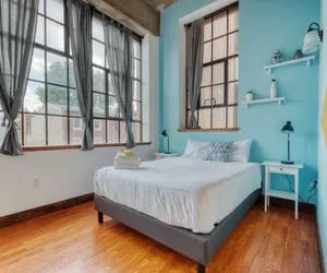 Photo 2 - Sosuite 2BR Apt w Balcony W D Gym On-site Bar