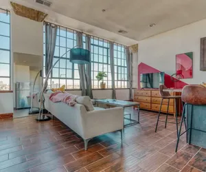Photo 3 - Sosuite 2BR Penthouse w Balcony W D Gym