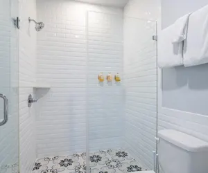 Photo 5 - Sosuite Corner 1BR Apt w W/d, Shared Roofdeck