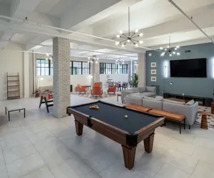 Photo 5 - Sosuite 1BR Corner Loft w Park View Gym Lounge