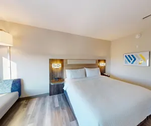 Photo 5 - Holiday Inn Express & Suites Chicago Schaumburg by IHG