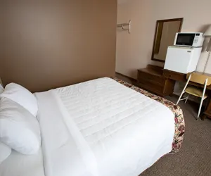 Photo 2 - Economy Hotel Covington