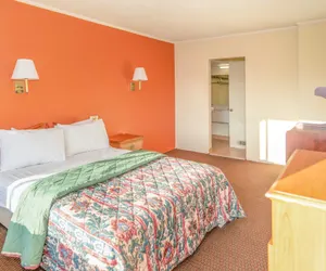 Photo 3 - Economy Hotel Covington