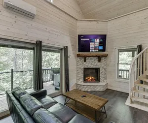 Photo 5 - Pinnacle Suite Treehouse