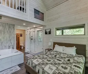 Photo 4 - Pinnacle Suite Treehouse