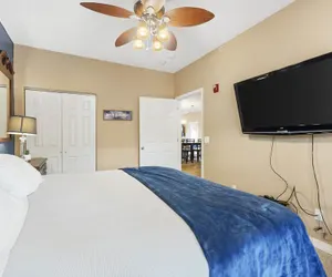 Photo 4 - Rockwood Lakeview Getaway Incredible Location!