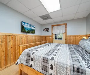 Photo 4 - Er299 - Possum Hollow 4 Bedroom Cabin by RedAwning