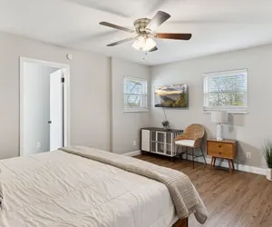 Photo 4 - Bluff Mountain Bungalow 4 Bedroom Home by RedAwning