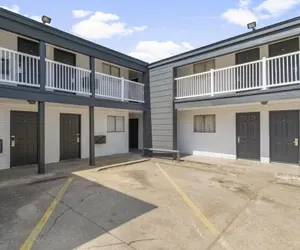 Photo 2 - LTA Suites Brookside