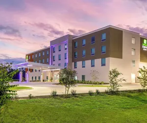 Photo 2 - Holiday Inn Express & Suites Macclenny by IHG