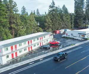 Photo 2 - Budget Inn Bend