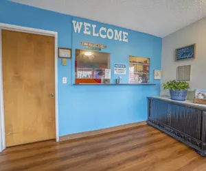 Photo 4 - Royal Gateway Motel By OYO