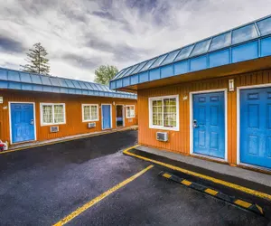 Photo 2 - Royal Gateway Motel By OYO