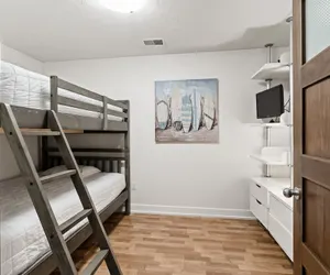 Photo 4 - Luxurious 2BDR Loft-Condo Grand Haven 12
