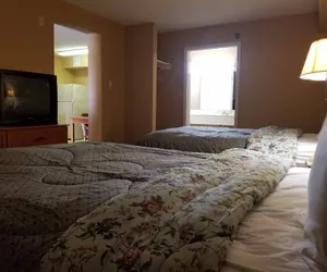 Photo 3 - Crossroads Hotel & Suites