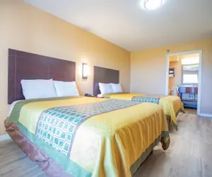 Photo 4 - Crossroads Hotel & Suites