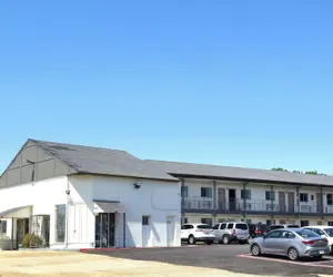 Photo 2 - Exclusivo Inn by OYO Grand Prairie, TX