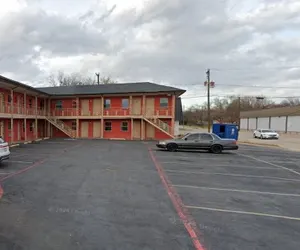 Photo 2 - Exclusivo Inn by OYO Grand Prairie, TX