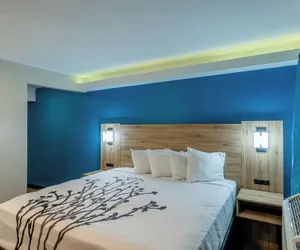Photo 5 - Exclusivo Inn by OYO Grand Prairie, TX