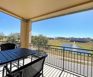 Photo 2 - Radiant Condo 3 Bedroom Condo by RedAwning