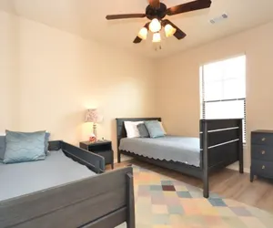 Photo 5 - Radiant Condo 3 Bedroom Condo by RedAwning
