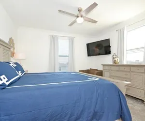 Photo 3 - Champions Retreat 5 Bedroom Home by RedAwning
