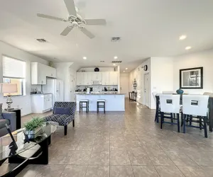 Photo 5 - 5 Bed South Facing Pool Close to Disney