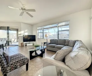 Photo 2 - 5 Bed South Facing Pool Close to Disney