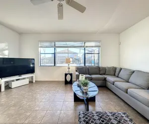 Photo 3 - 5 Bed South Facing Pool Close to Disney