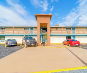 Photo 2 - Budget Inn By OYO Frederick Us-183