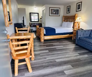 Photo 5 - Northwoods Motel