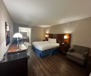 Photo 5 - Gateway Hotel