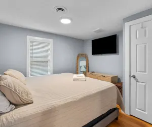 Photo 4 - King St. Cottage