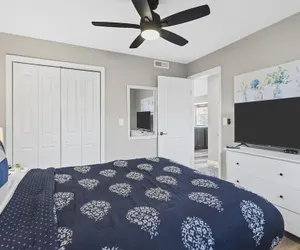Photo 3 - Silver Lake Hideaway Chic 2 Bdr, Dog Friendly!