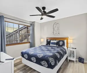Photo 4 - Silver Lake Hideaway Chic 2 Bdr, Dog Friendly!