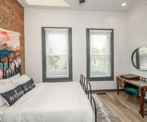Photo 5 - Mansfield Modern Oasis