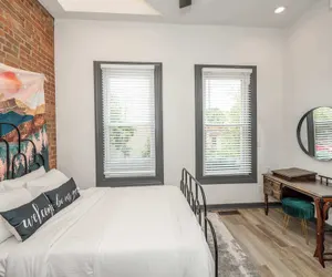 Photo 4 - Mansfield Modern Oasis