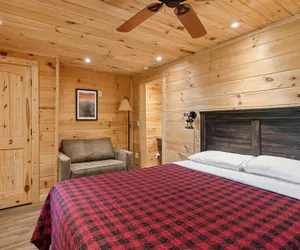 Photo 5 - Blue Hawk Hideaway 3 Bedroom Cabin by RedAwning