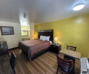 Photo 2 - Crossroads Inn
