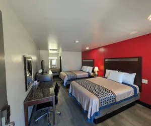 Photo 5 - Crossroads Inn